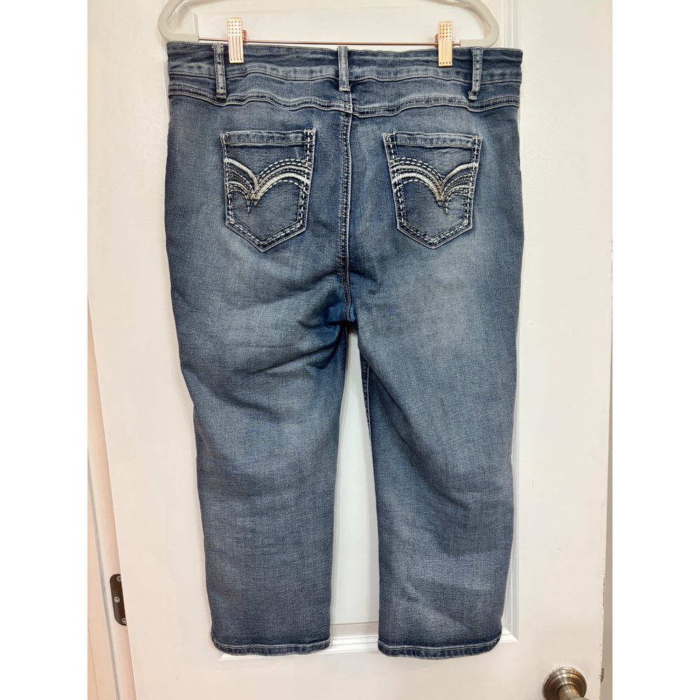 EST1946 Denim Women 16 Blue Cropped Capri Jeans Embroidered Back Pocket Mid Rise